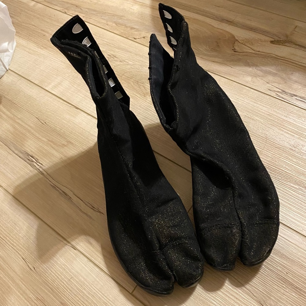 Marugo Black and Gold Tall Tabi Shoes - 6 Hook Limited Edition